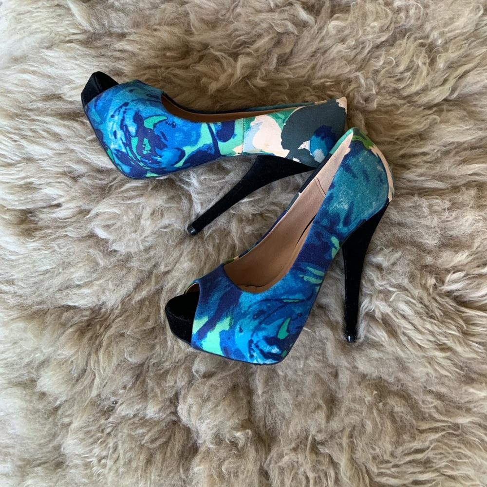 Size 6β¨β¨ - Picture 2 of 5